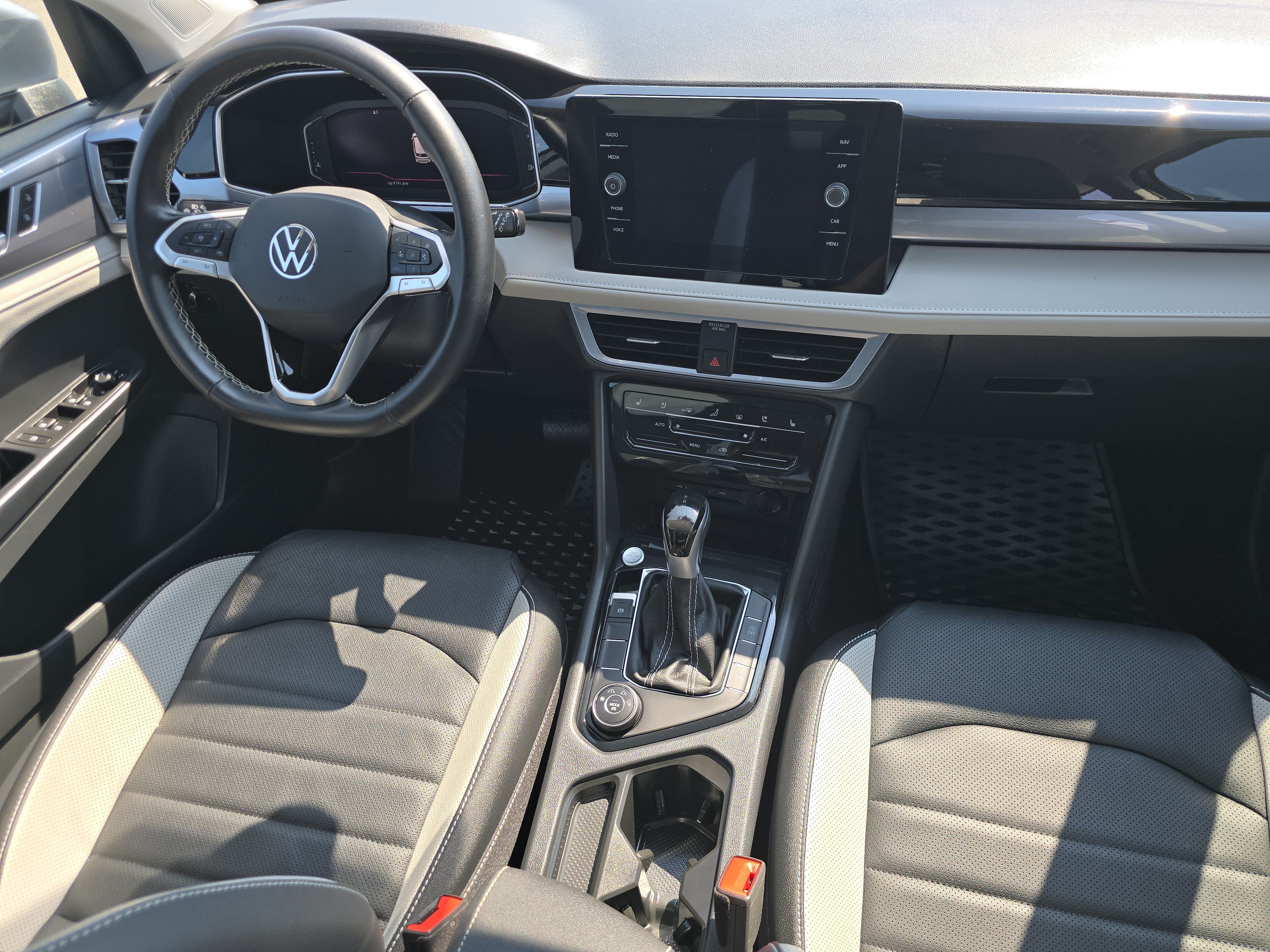 Certified 2025 Volkswagen Taos SEL AWD/4WD image 21