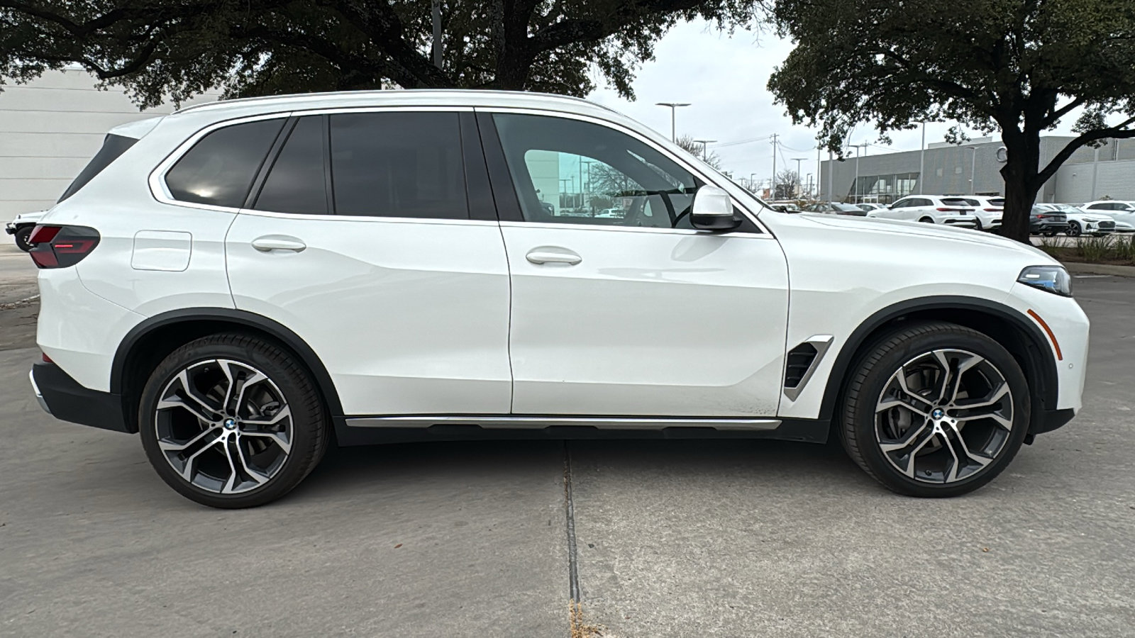 Used 2024 BMW X5 xDrive40i w/ Premium Package image 8