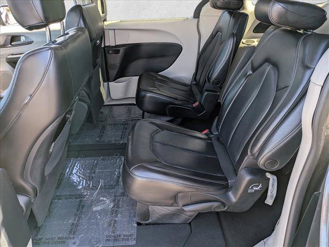 Used 2023 Chrysler Pacifica Touring-L image 16