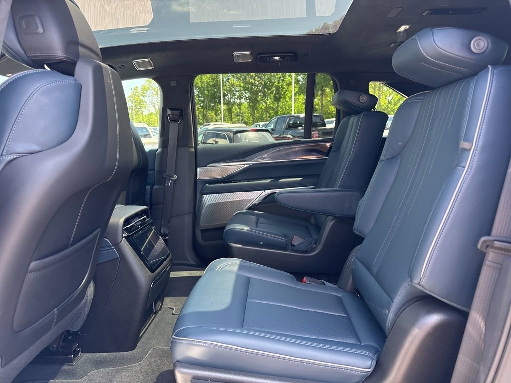 Used 2025 Cadillac Escalade IQ Luxury 2 AWD/4WD image 12