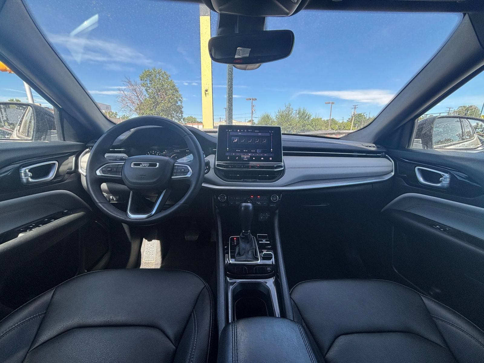 Used 2025 Jeep Compass Limited AWD/4WD image 32