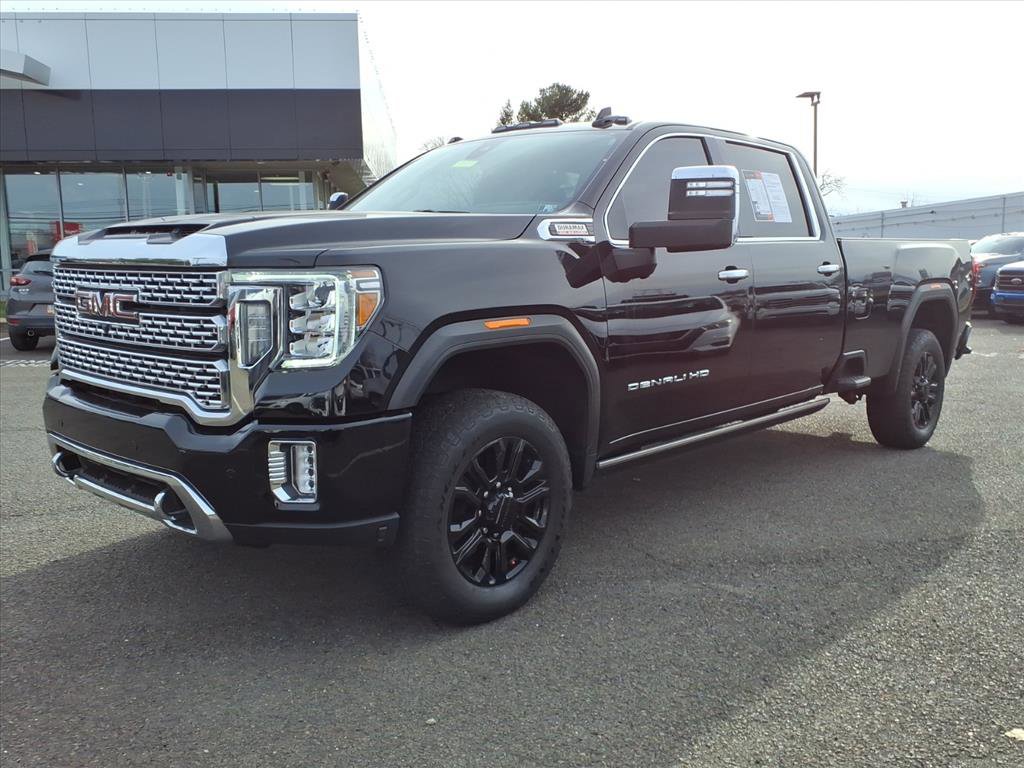 Used 2022 GMC Sierra 3500 Denali w/ Denali Black Diamond Edition image 3