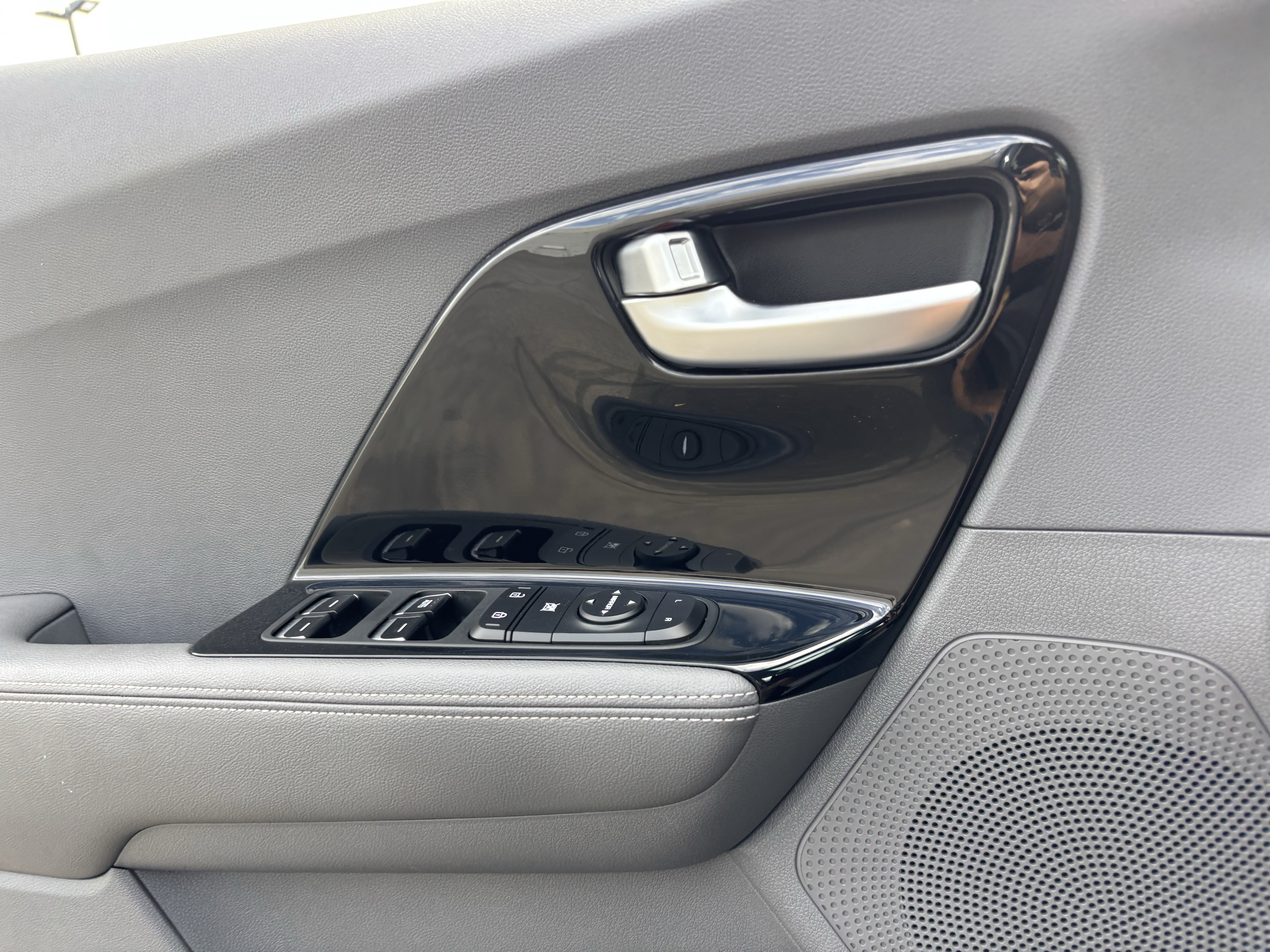 Used 2020 Kia Niro LXS FWD image 19