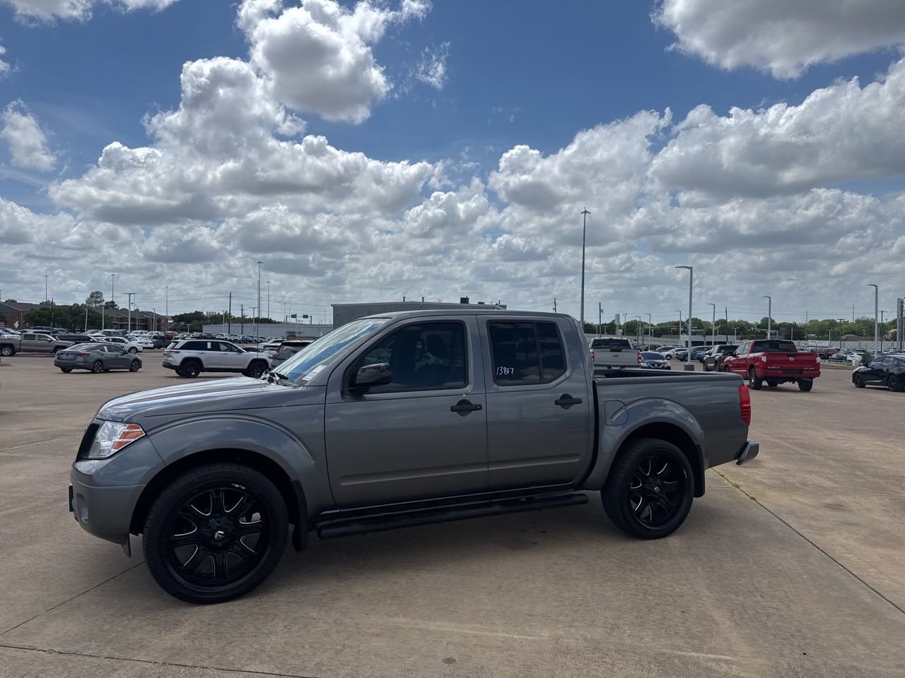 Used 2020 Nissan Frontier SV w/ Midnight Edition Floor Mats image 13