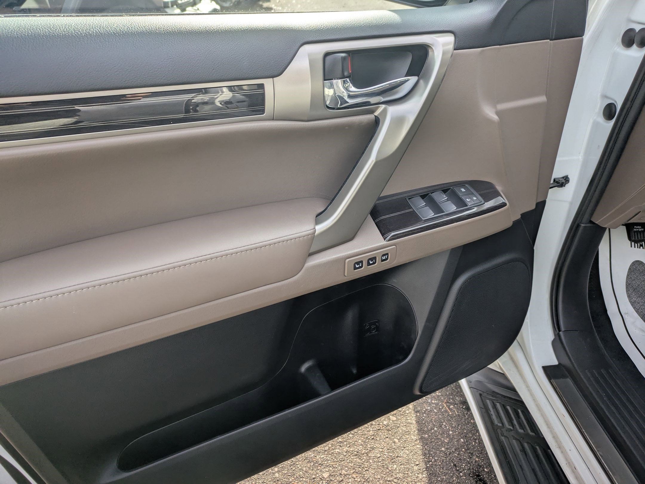 Used 2021 Lexus GX 460 Premium w/ Premium Package image 18