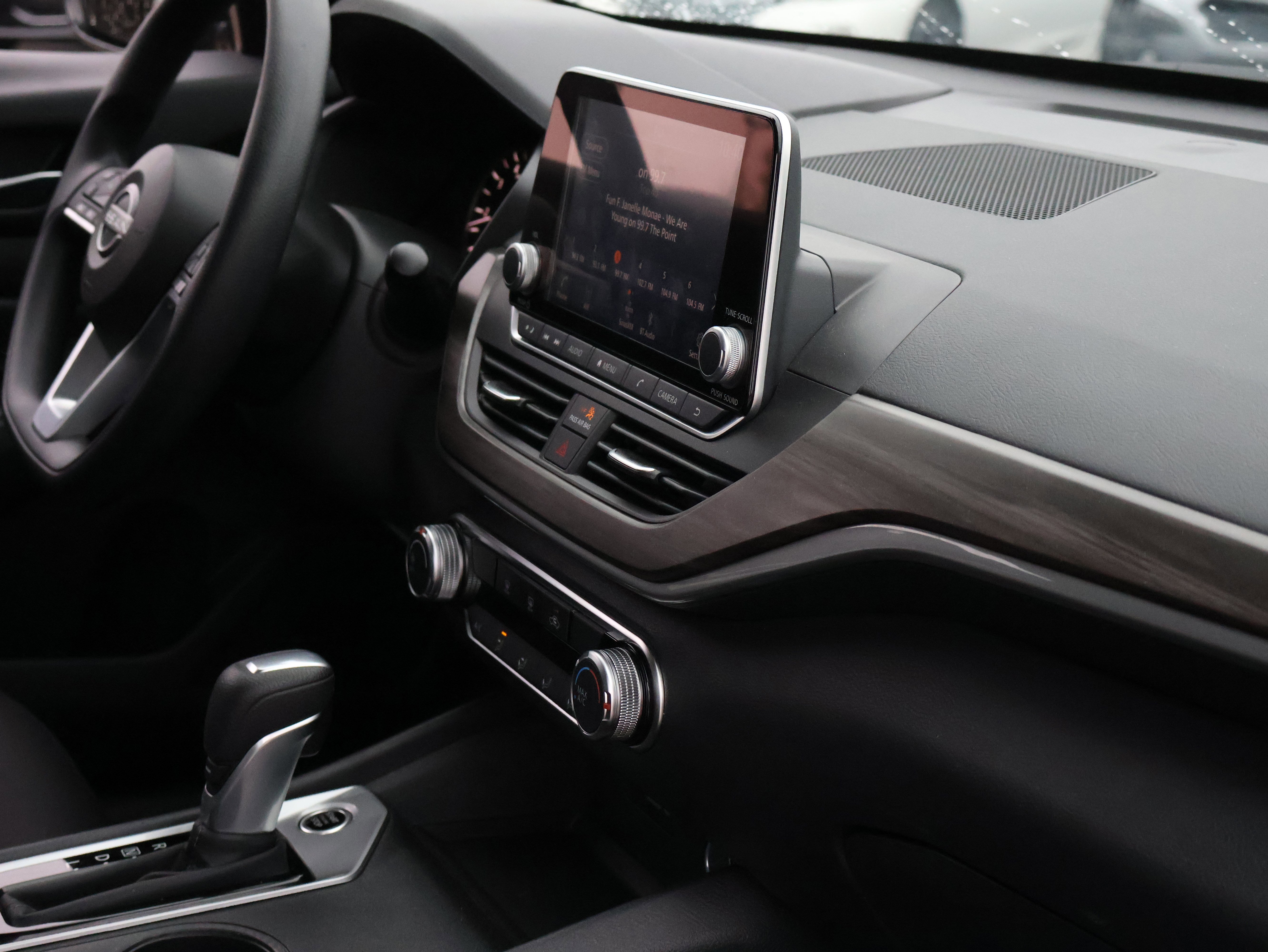 Used 2025 Nissan Altima 2.5 SV image 10