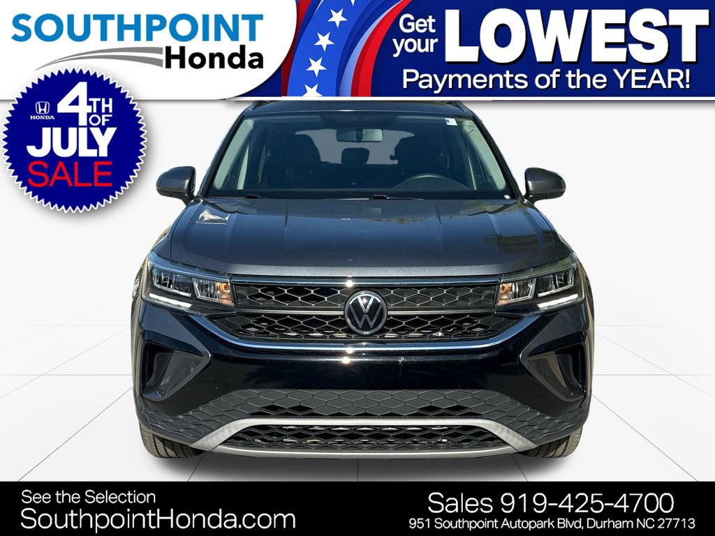 Used 2022 Volkswagen Taos SE AWD/4WD image 2