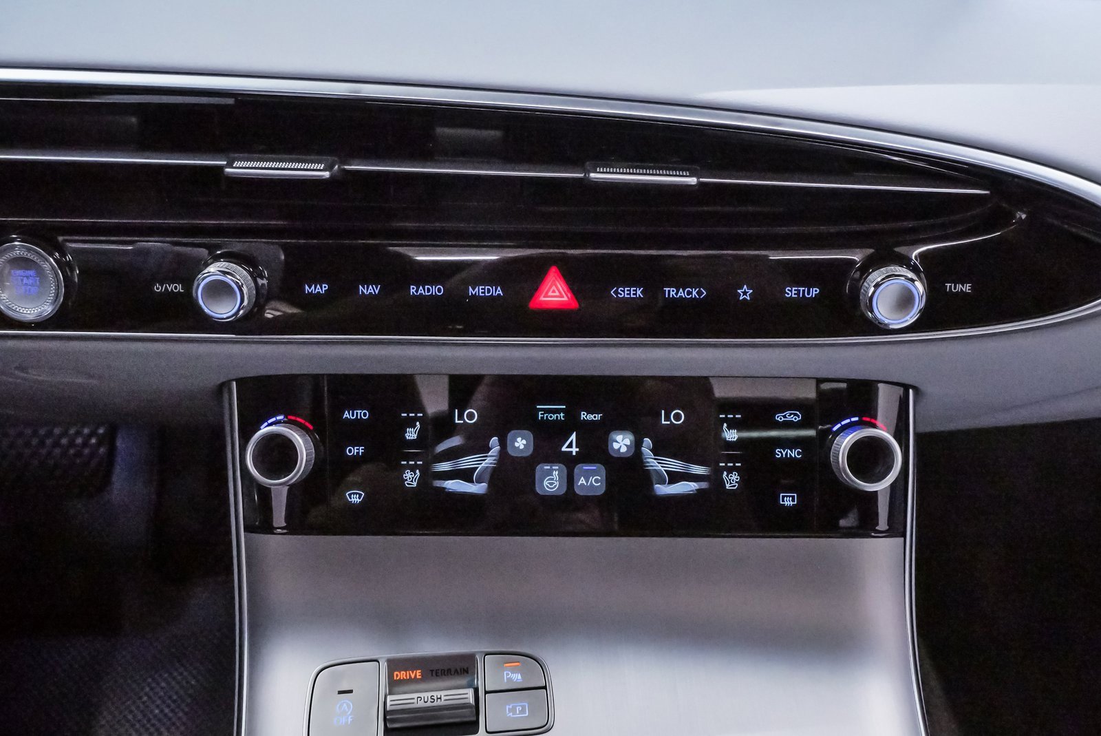 Certified 2026 Genesis GV70 2.5T Advanced image 17