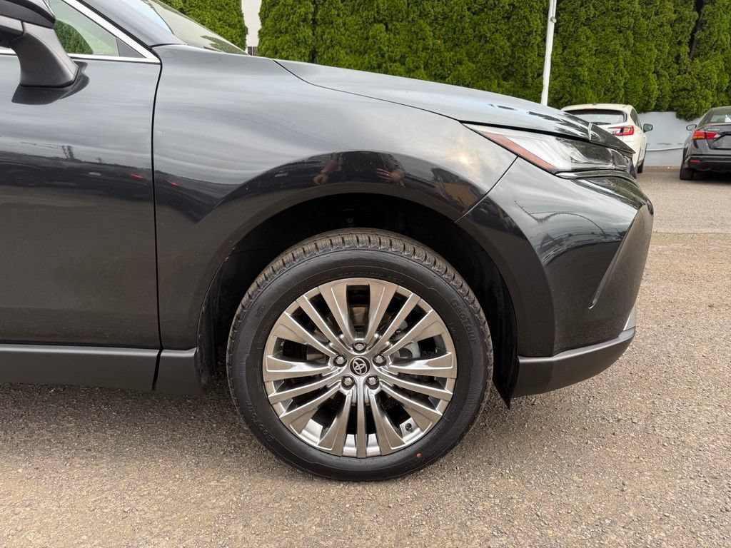 Certified 2024 Toyota Venza XLE AWD/4WD image 13