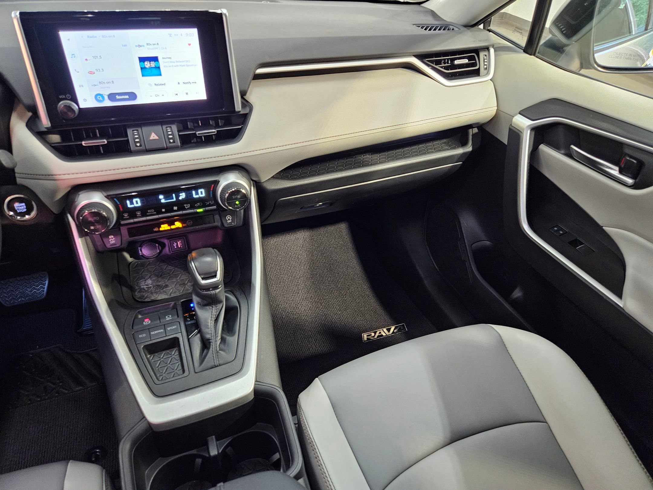 Used 2023 Toyota RAV4 XLE Premium image 11