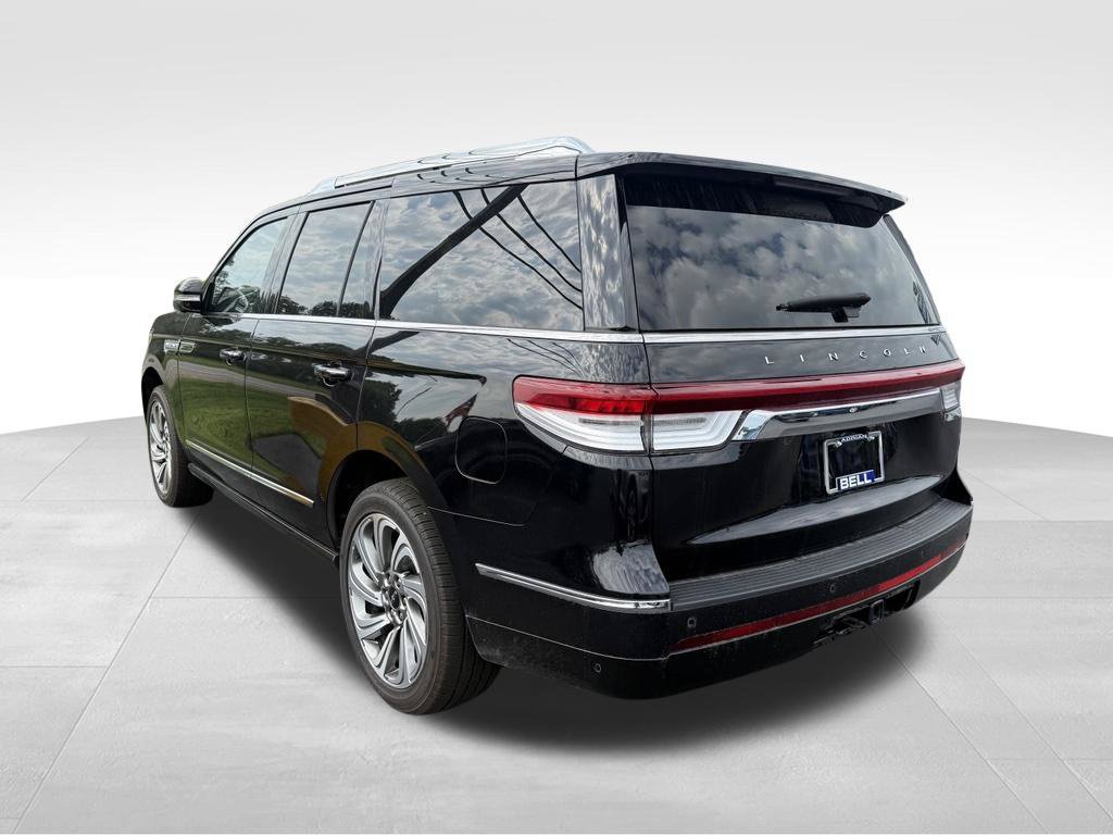 Used 2023 Lincoln Navigator Reserve AWD/4WD image 3