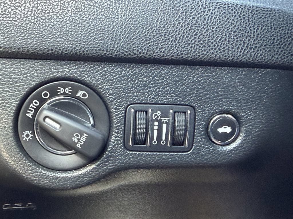 Used 2017 Chrysler 300 S RWD image 29