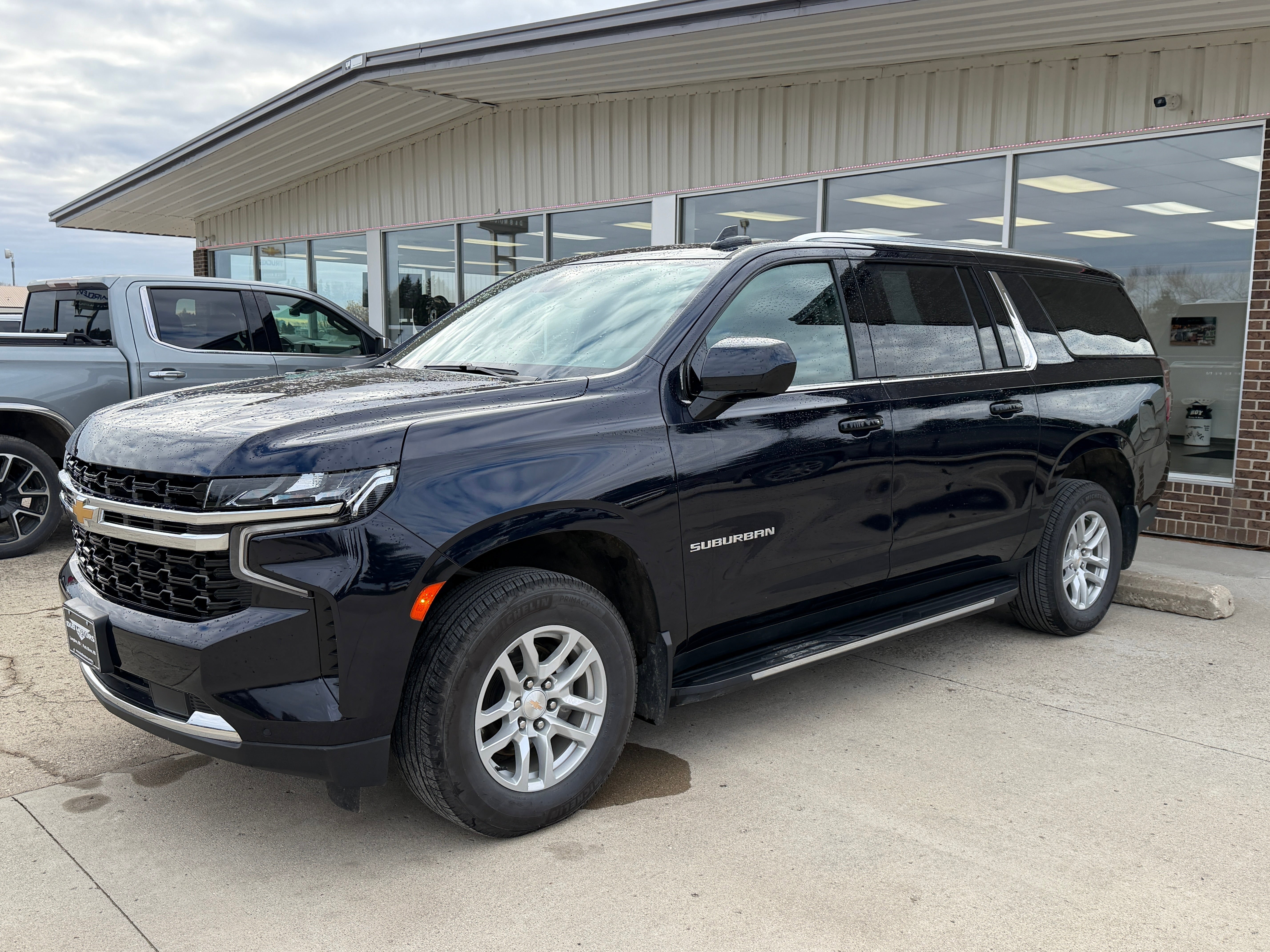 Used 2022 Chevrolet Suburban LS w/ Max Trailering Package AWD/4WD image 5