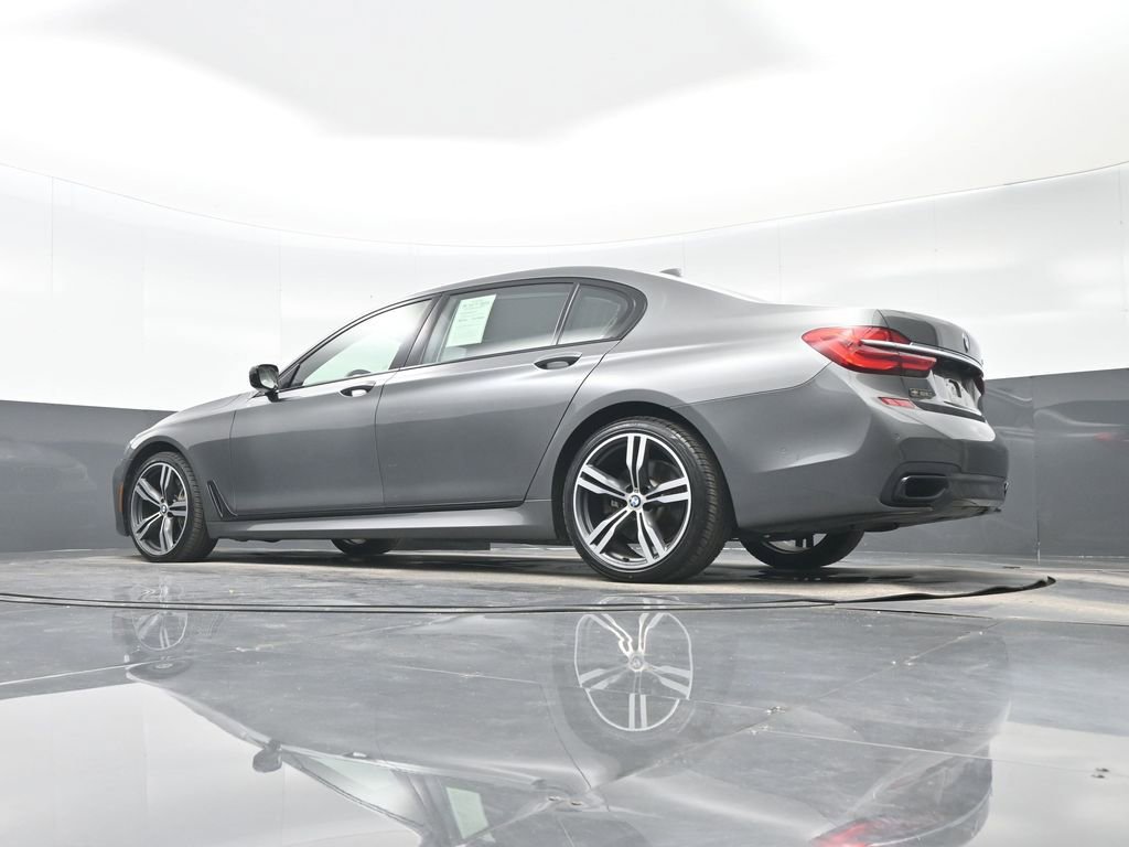 Used 2019 BMW 750i w/ Luxury Rear Seating Package RWD image 28