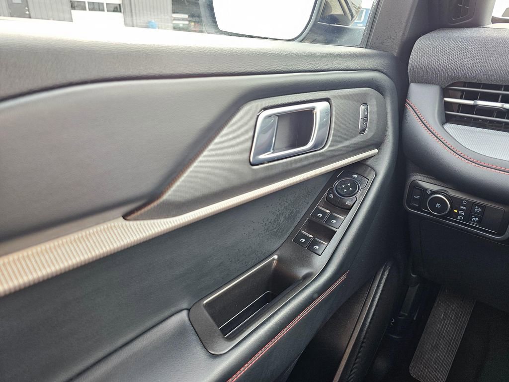Certified 2025 Ford Explorer ST-Line image 28