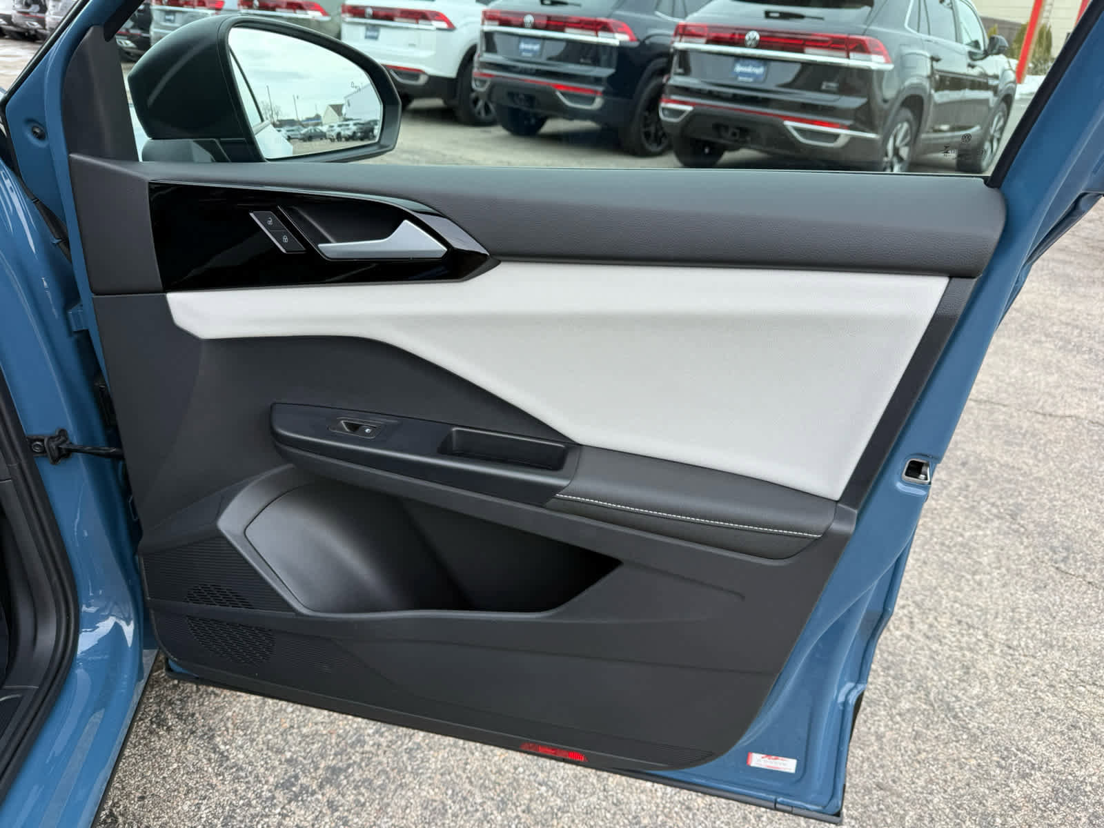 Used 2025 Volkswagen Taos S image 9