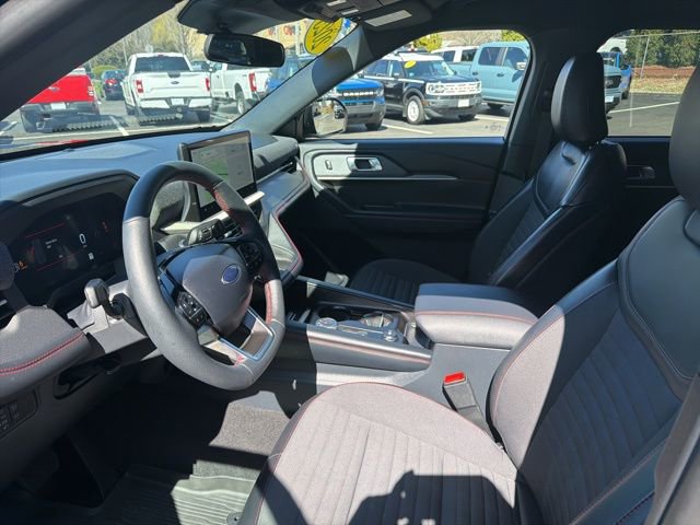 Used 2025 Ford Explorer ST-Line w/ ST-Line Street Pack image 11