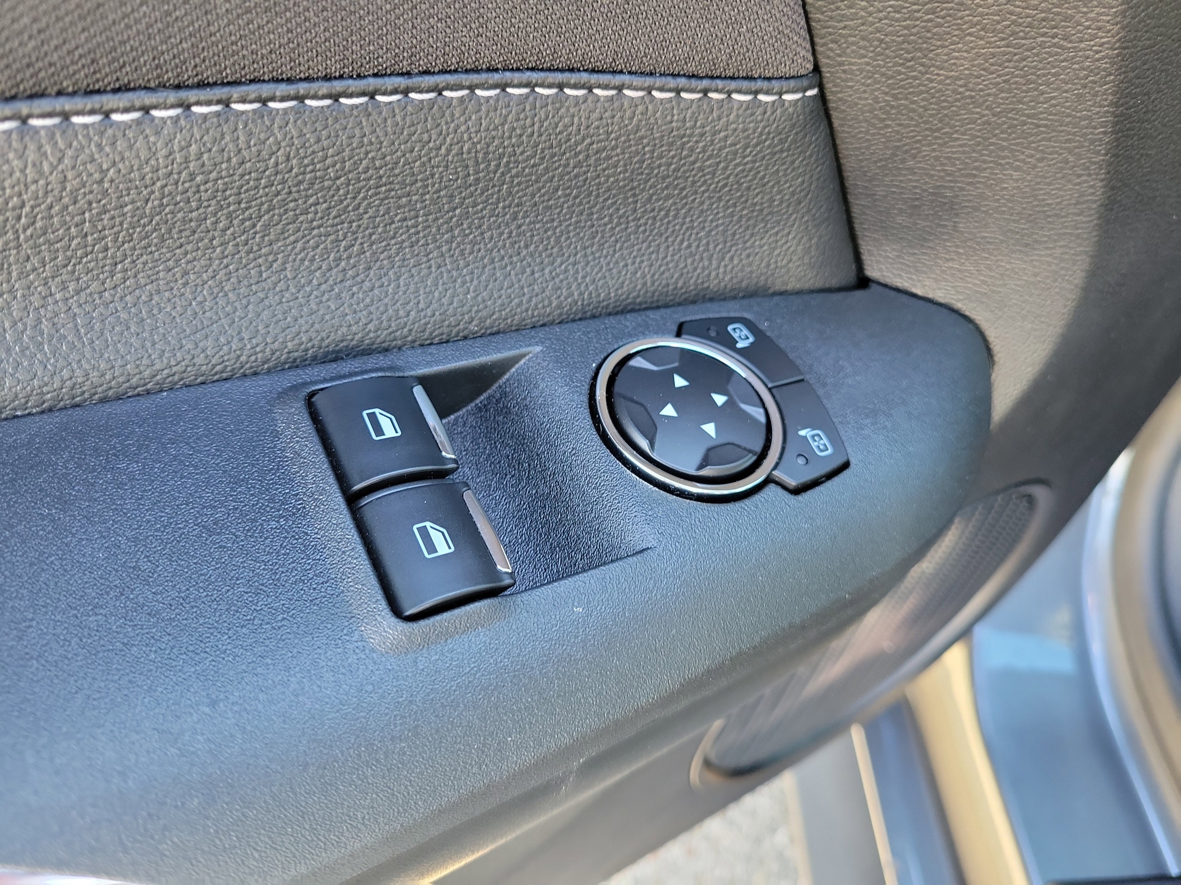 Used 2022 Ford Mustang EcoBoost image 17