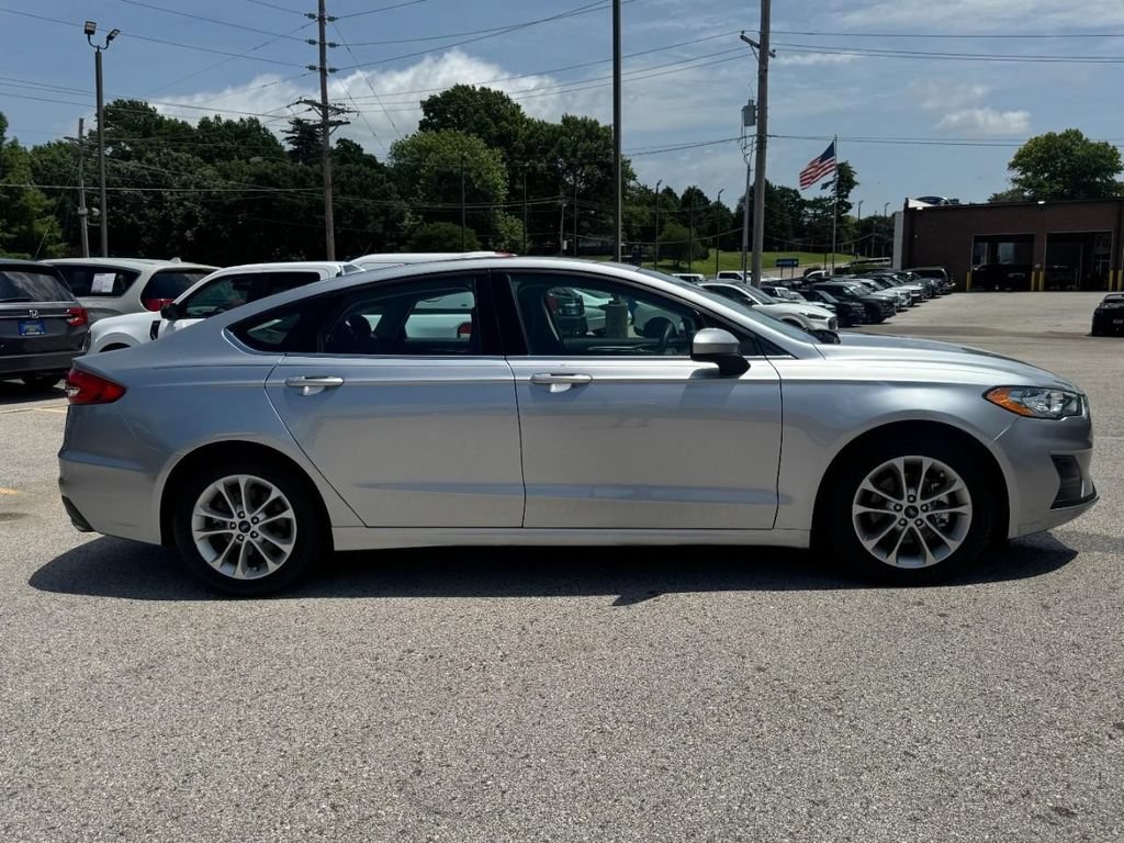 Used 2020 Ford Fusion SE FWD image 2
