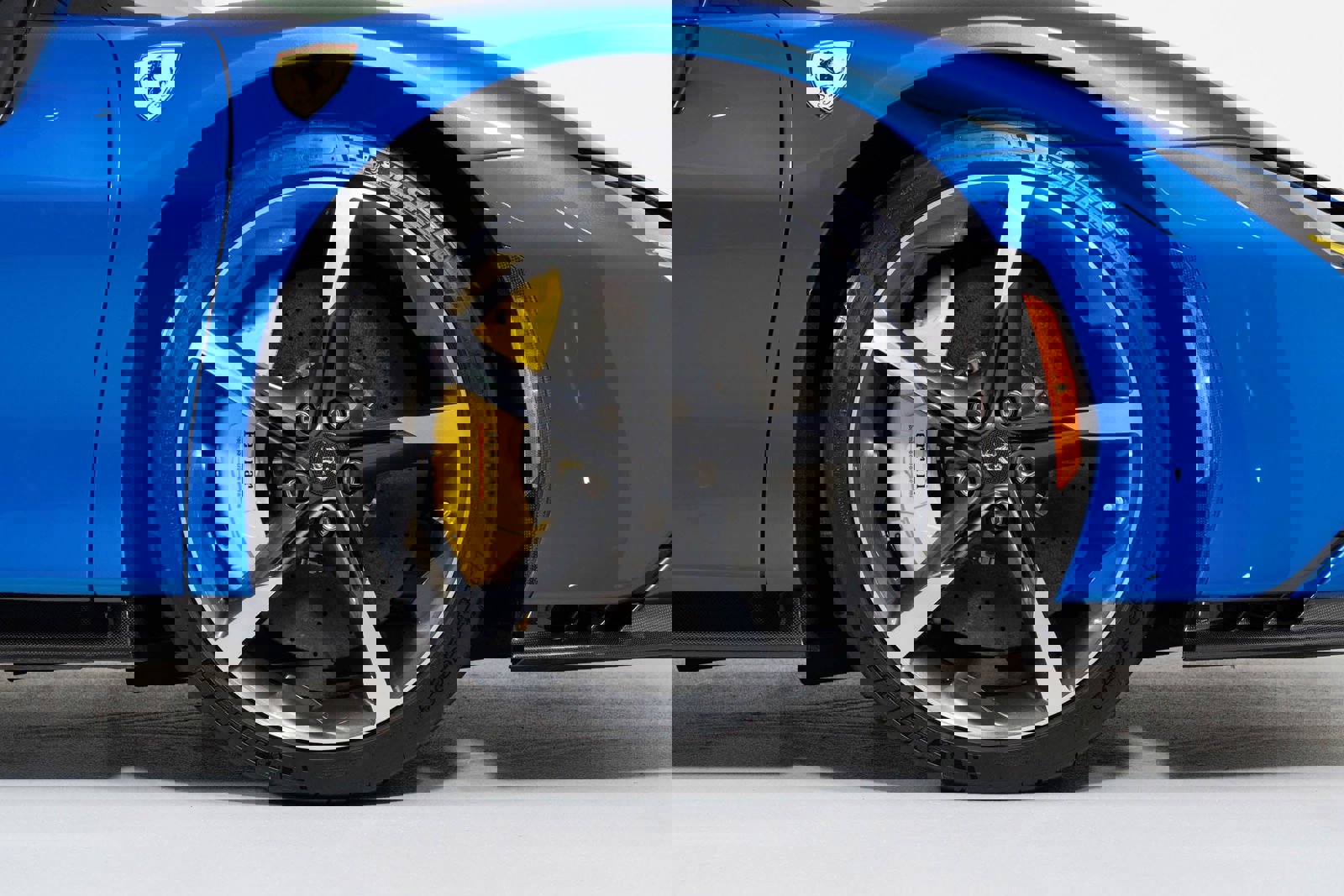 Used 2022 Ferrari SF90 Spider image 30