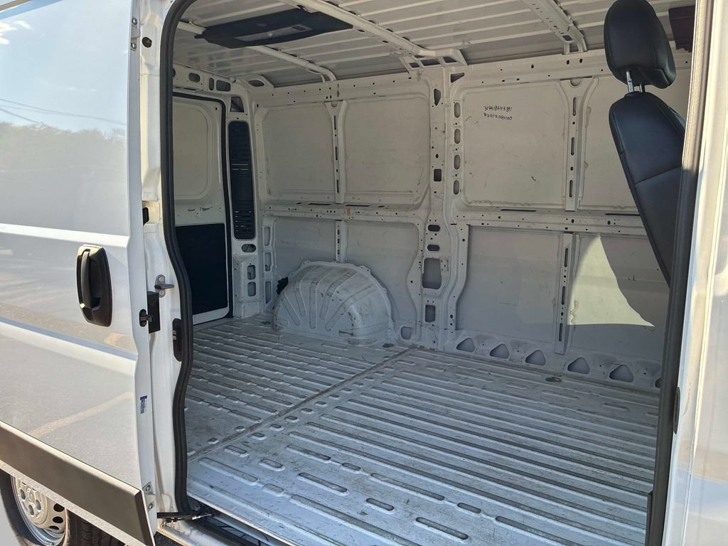 Used 2025 RAM ProMaster 2500 w/ Convenience Group FWD image 12