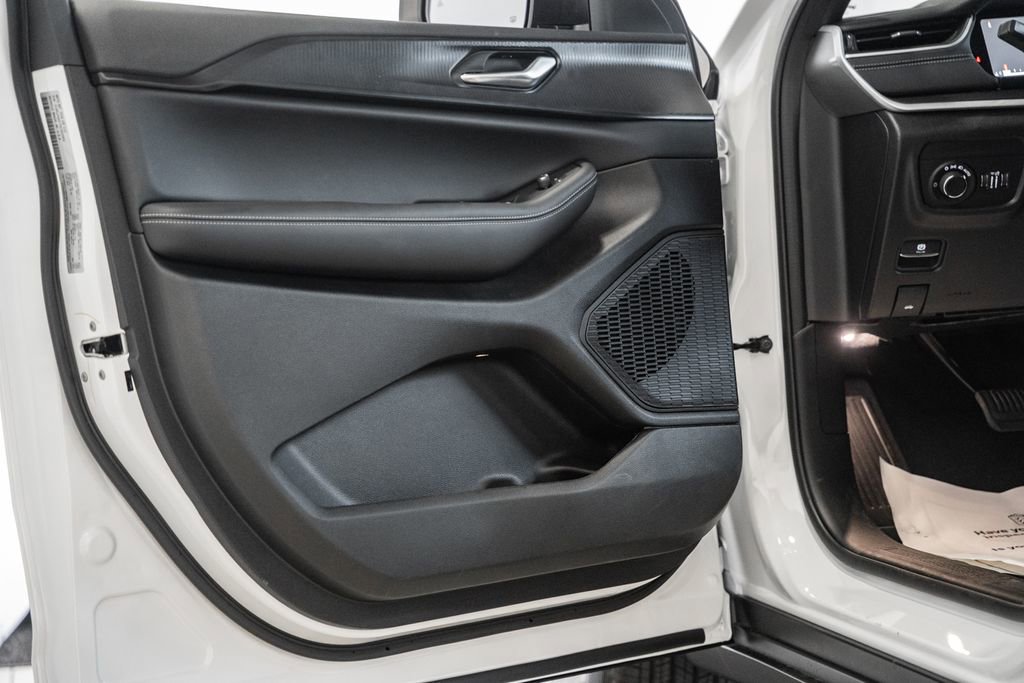 New 2025 Jeep Grand Cherokee Laredo X w/ Luxury Tech Group I image 37