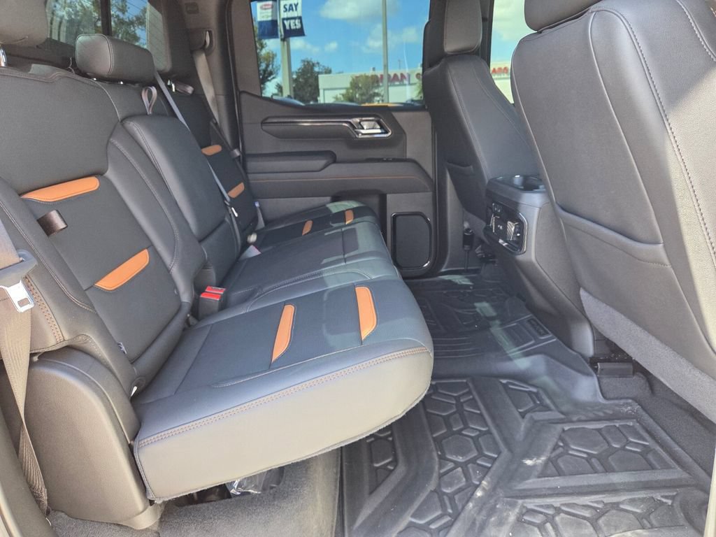 Used 2025 GMC Sierra 1500 AT4 w/ AT4 Premium Package AWD/4WD image 18