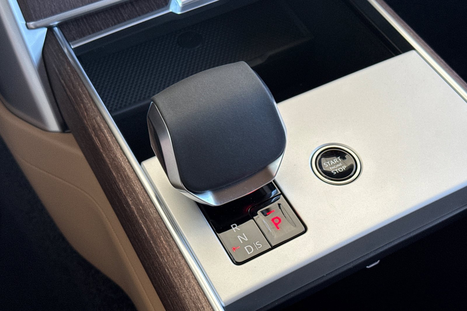 New 2025 Land Rover Range Rover SE image 21