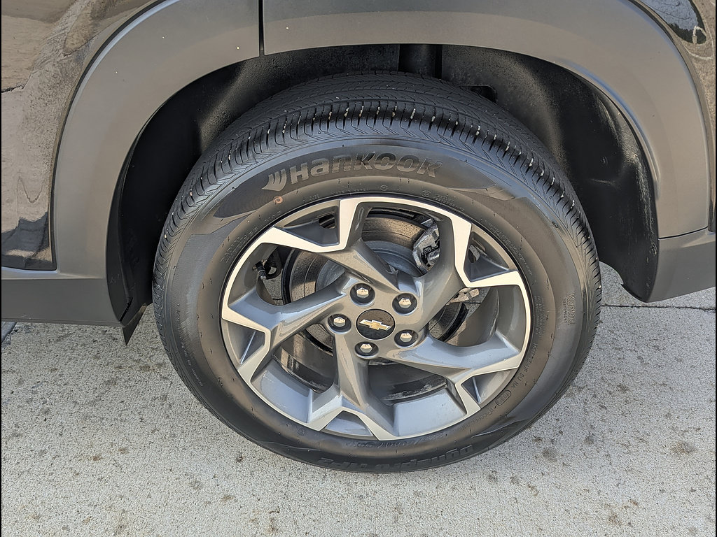 Used 2025 Chevrolet Trax LT FWD image 13