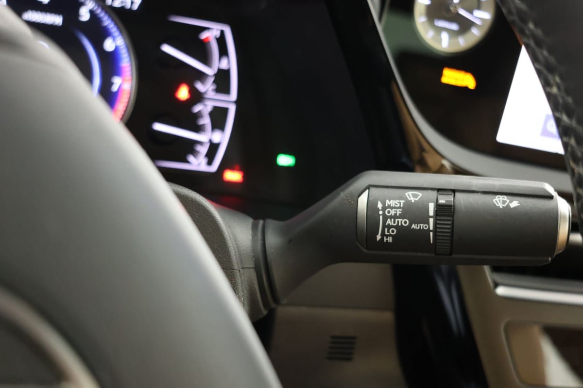 Used 2024 Lexus ES 350 w/ Premium Package FWD image 27