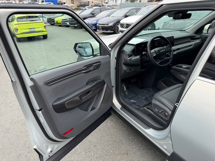 Used 2024 Kia EV9 Light Long Range RWD image 9