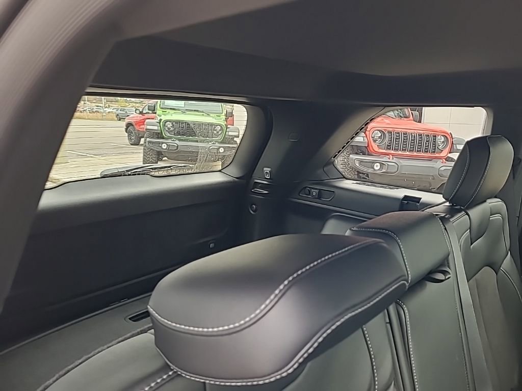 New 2025 Jeep Grand Cherokee 4WD image 34