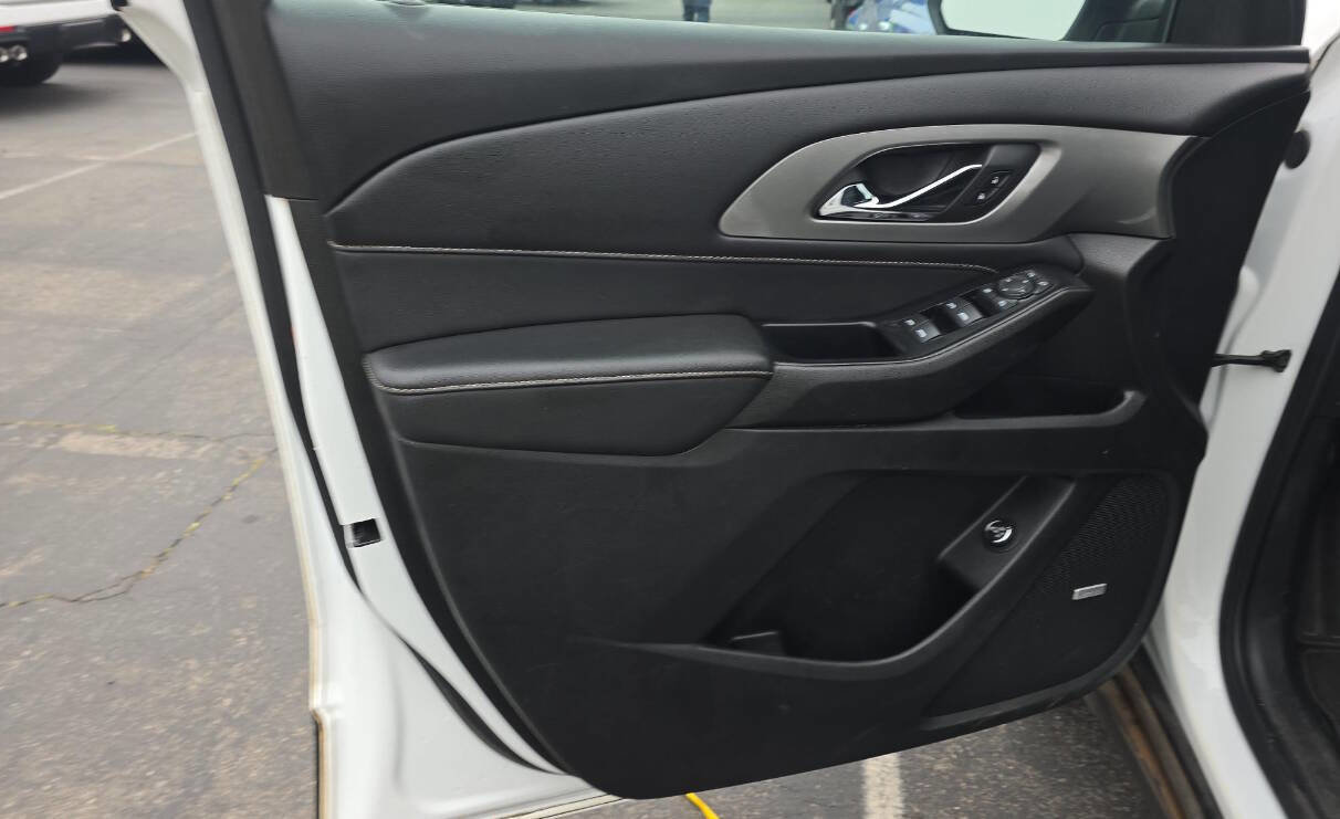 Used 2023 Chevrolet Traverse LT w/ LT Premium Package AWD/4WD image 16