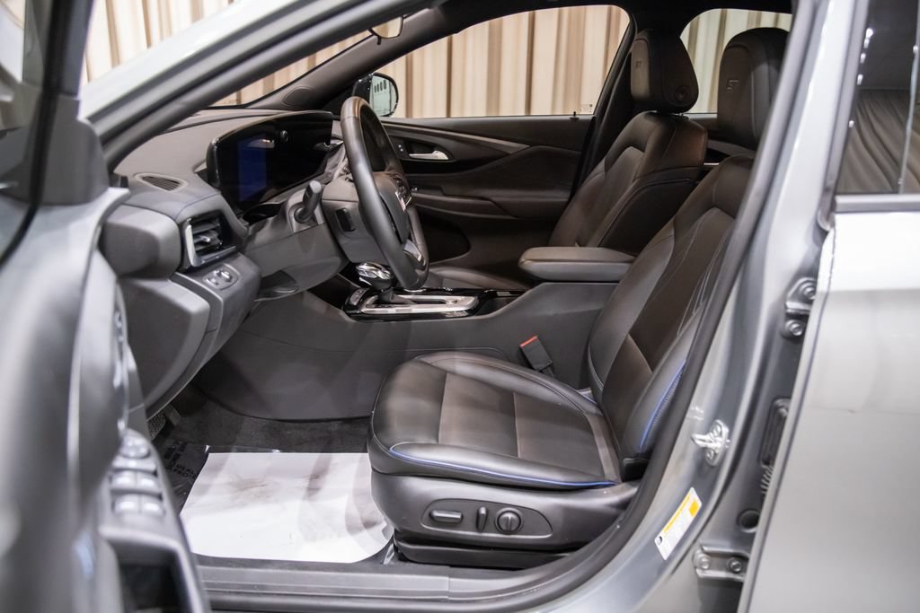 Used 2025 Buick Envista Sport Touring w/ Convenience I Package FWD image 10