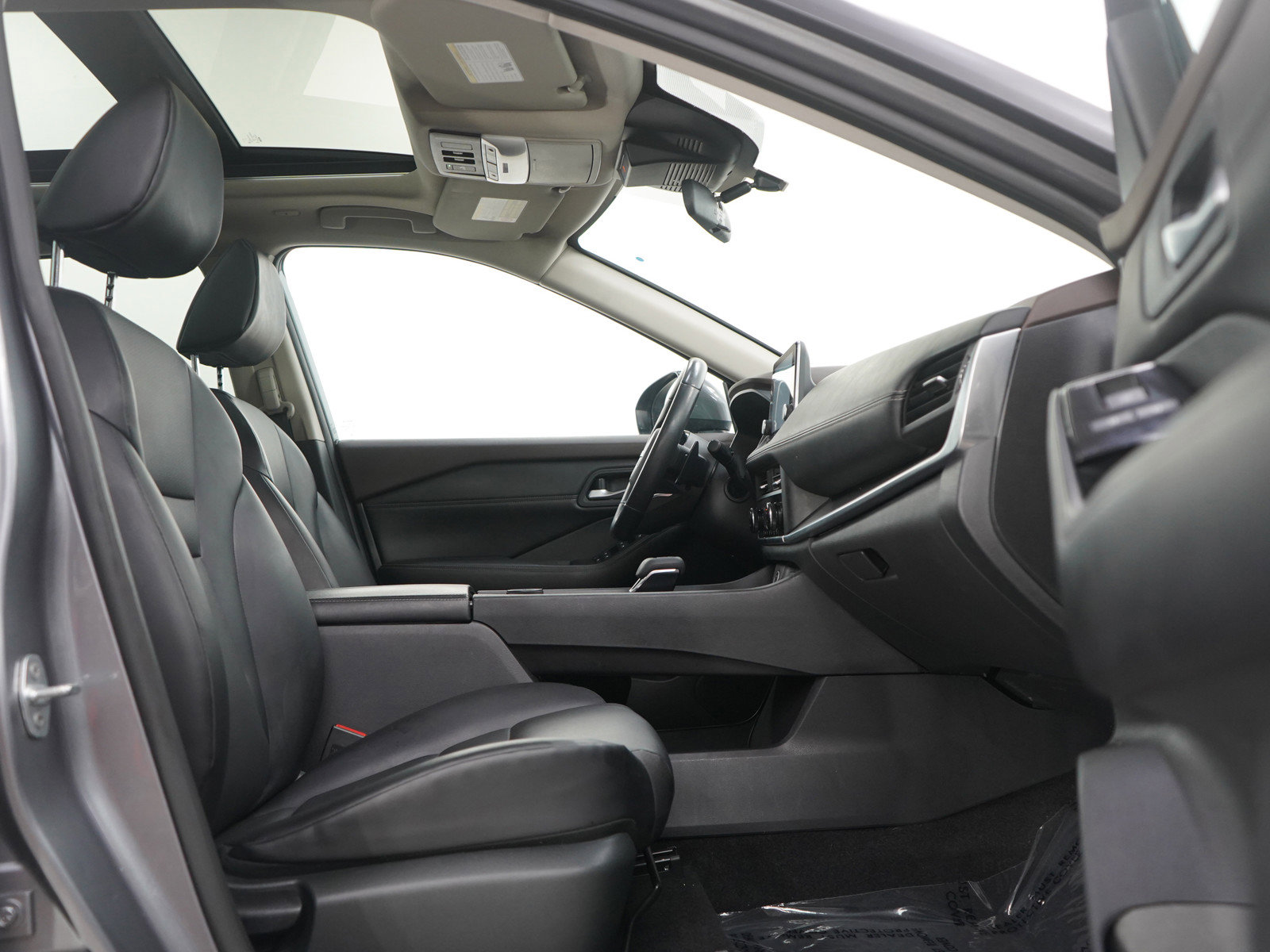 Used 2023 Nissan Rogue SV w/ SV Premium B Package image 11