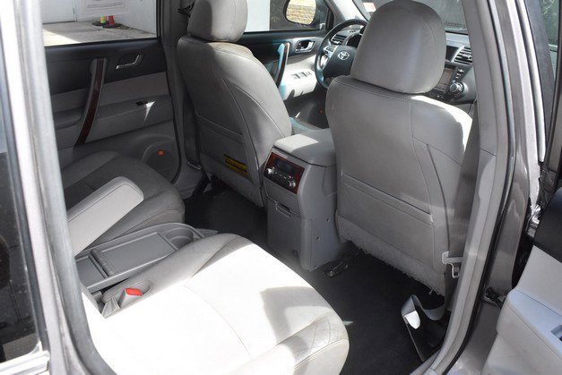 Used 2012 Toyota Highlander Limited AWD/4WD image 32