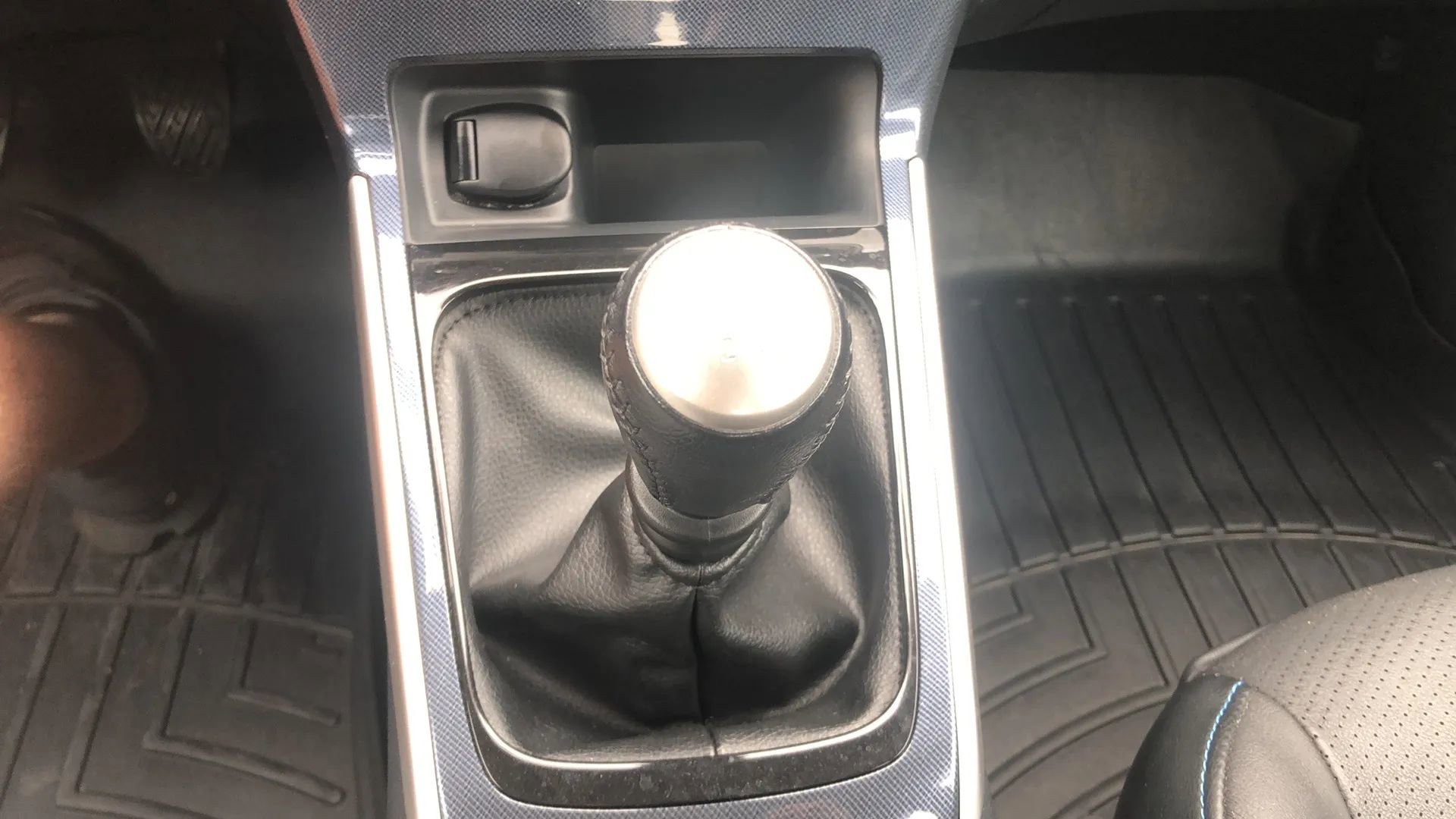 Used 2017 Nissan Sentra SR Turbo w/ SR Turbo Premium Package FWD image 21