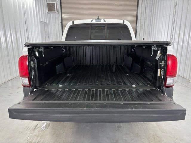 Used 2020 Toyota Tacoma SR5 w/ SR5 Appearance Package (SM) RWD image 12