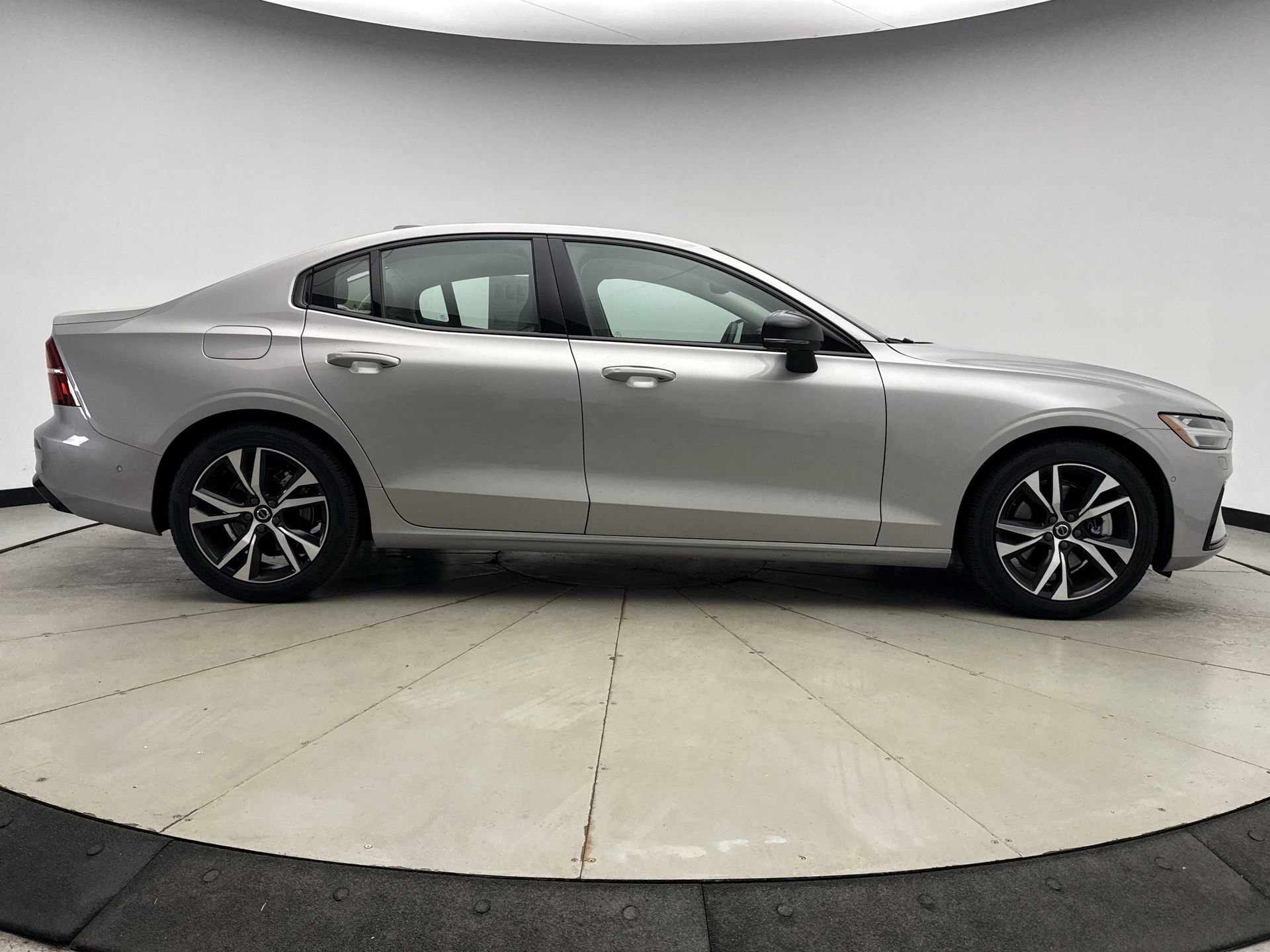 Used 2024 Volvo S60 B5 Plus w/ Climate Package AWD/4WD image 6