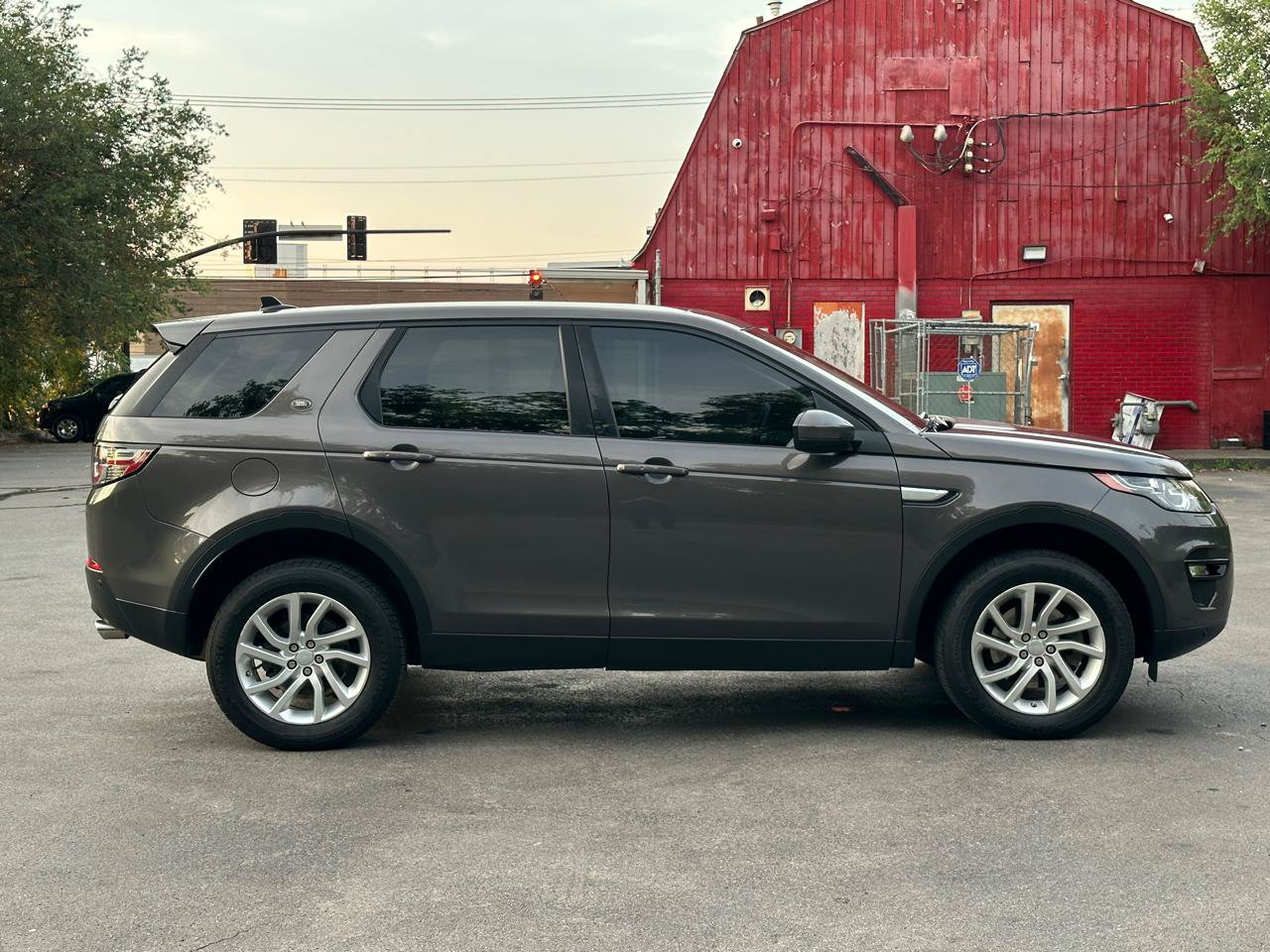 Used 2016 Land Rover Discovery Sport HSE AWD/4WD image 11