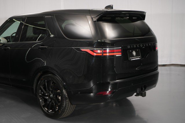 Used 2024 Land Rover Discovery Dynamic SE AWD/4WD image 16