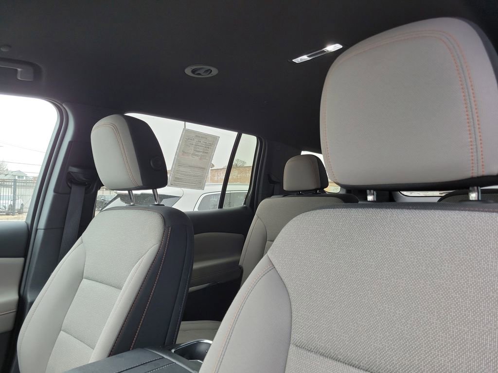 Used 2025 Chevrolet Traverse LT image 23