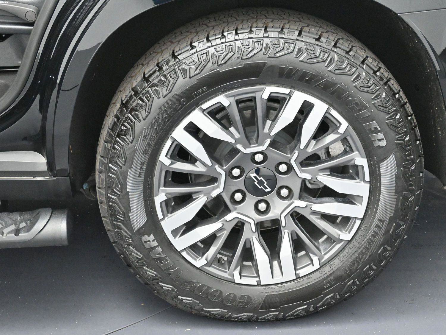 Used 2025 Chevrolet Tahoe Z71 w/ Z71 Off-Road Package image 42