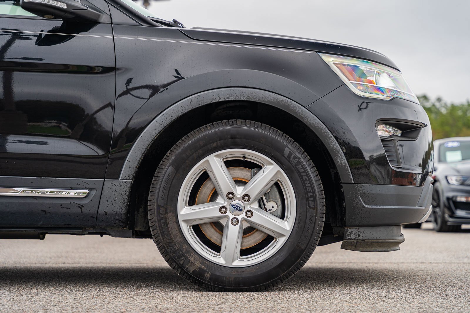 Certified 2018 Ford Explorer XLT w/ Equipment Group 202A image 9