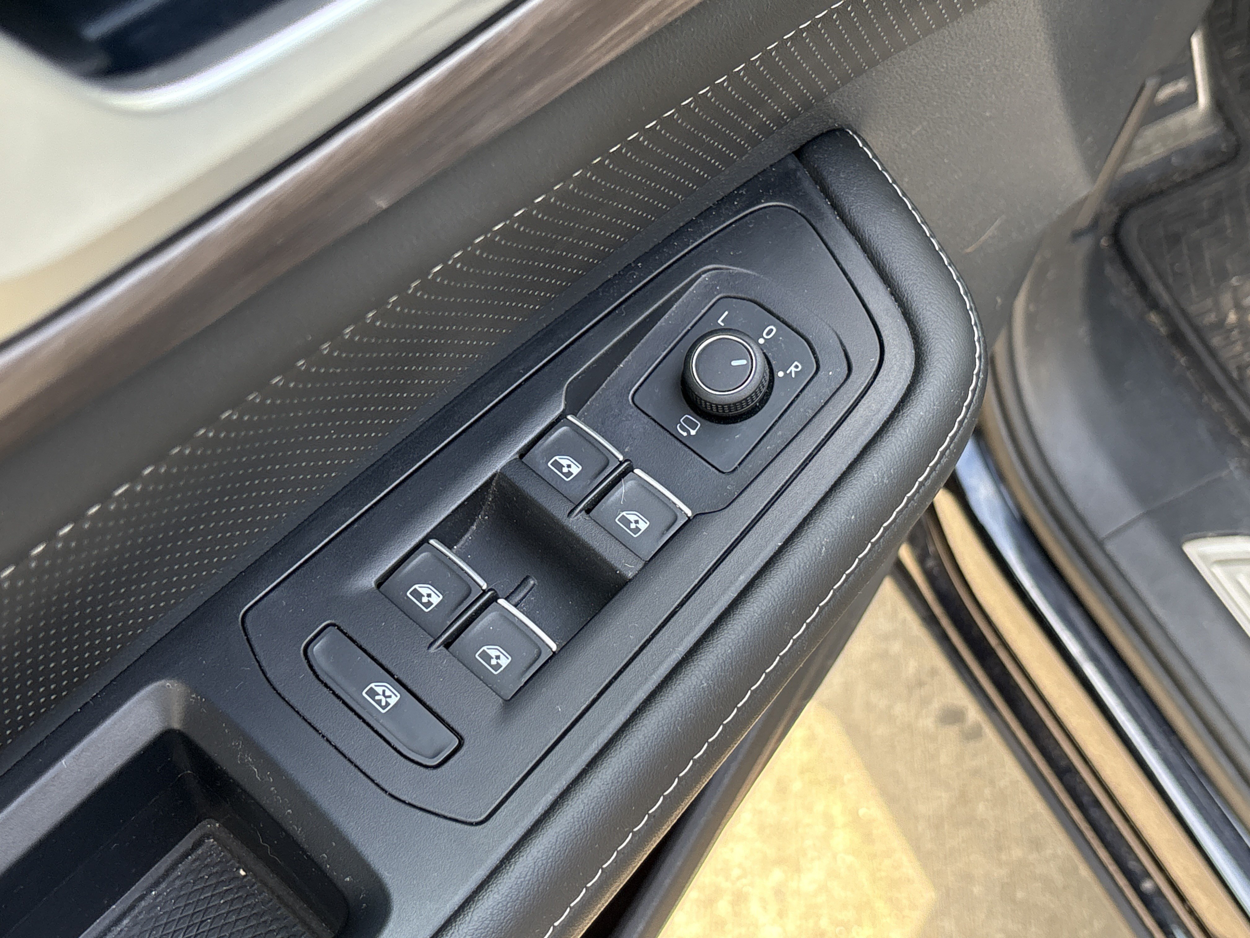 Used 2024 Volkswagen Atlas SEL Premium R-Line AWD/4WD image 15