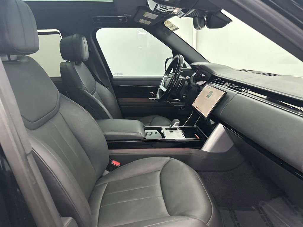 Used 2025 Land Rover Range Rover Long Wheelbase SE image 28