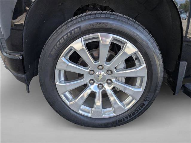 Used 2019 Chevrolet Silverado 1500 High Country w/ Technology Package AWD/4WD image 25