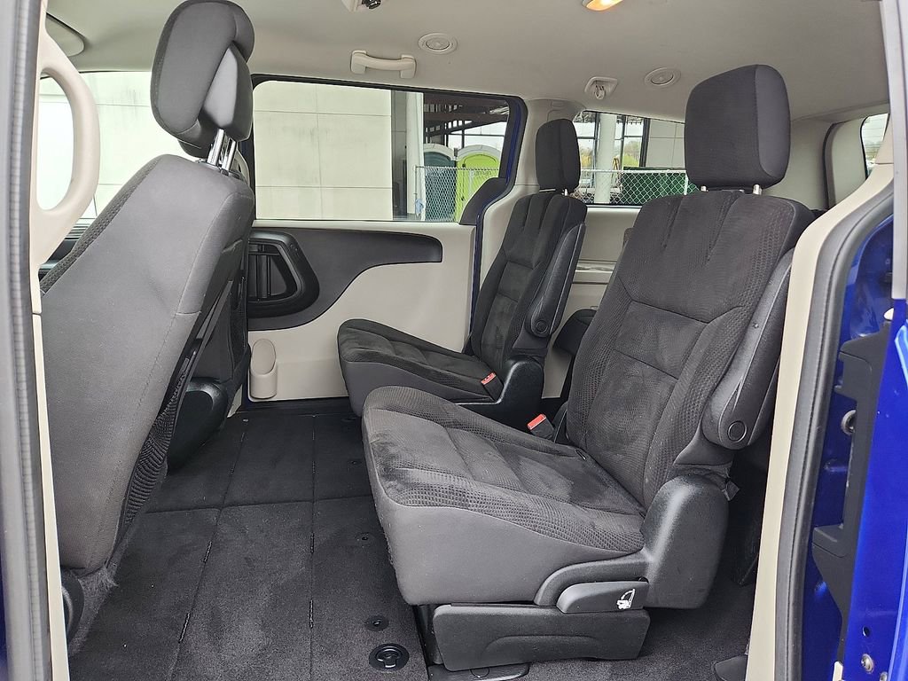 Used 2018 Dodge Grand Caravan SE w/ UConnect Hands-Free Group image 6