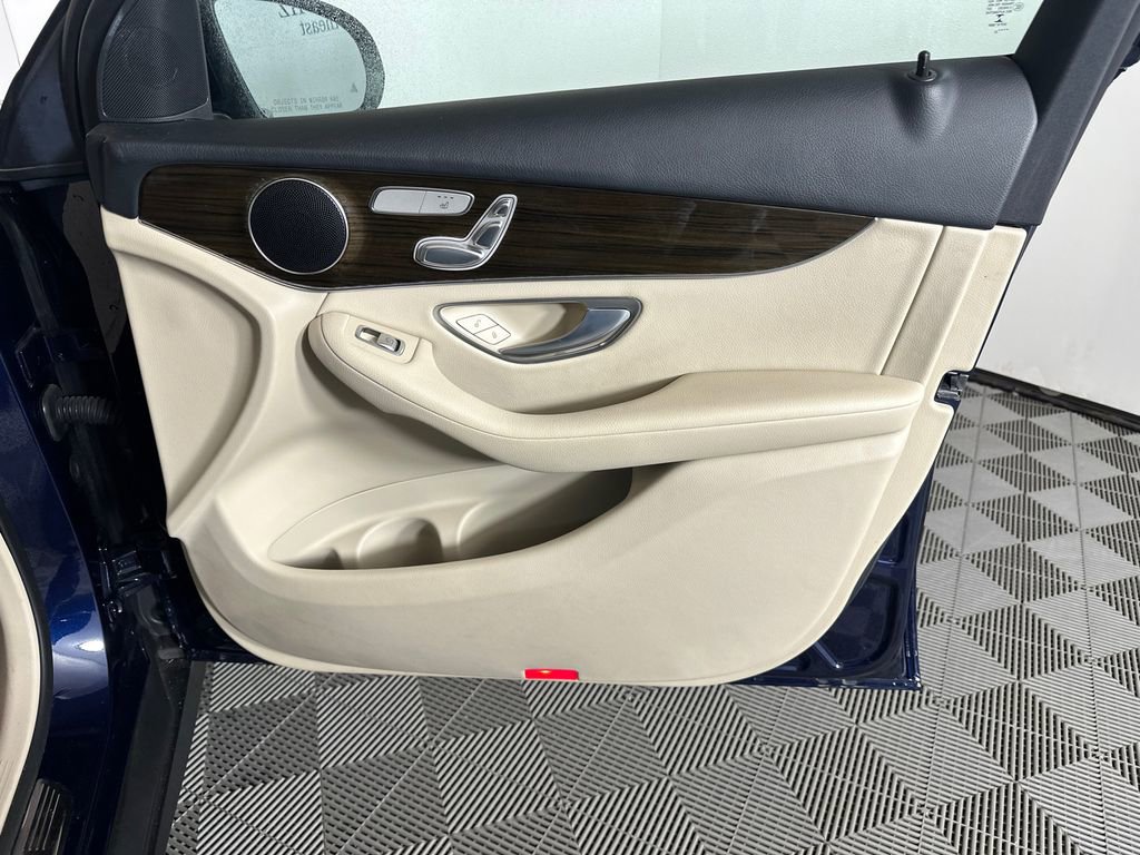 Used 2022 Mercedes-Benz GLC 300 w/ Premium Package Lite image 15