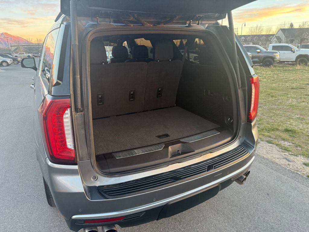 Used 2021 GMC Yukon XL Denali w/ Denali Premium Package image 13